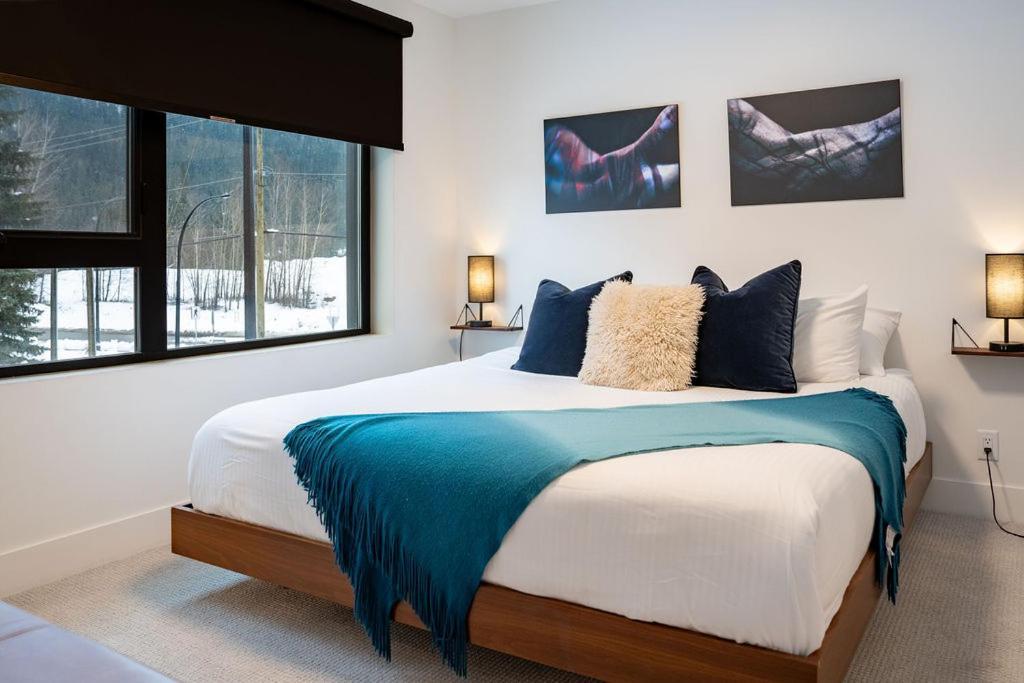 شقة Revel In The Stoke By Revelstoke Vacations المظهر الخارجي الصورة