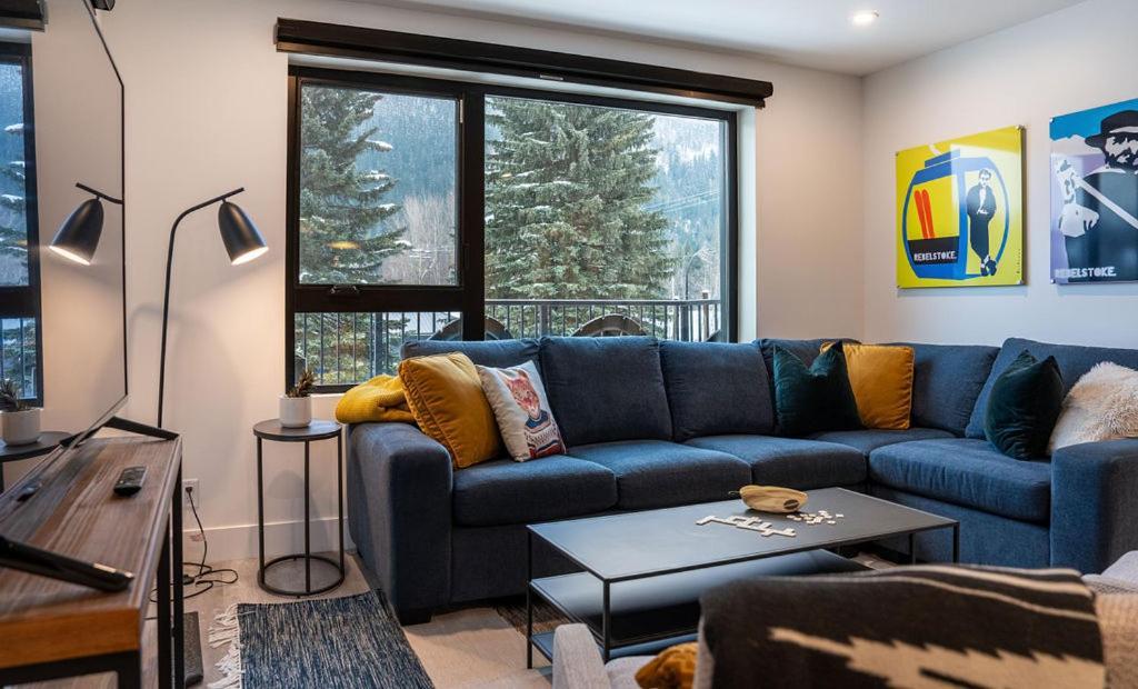 شقة Revel In The Stoke By Revelstoke Vacations المظهر الخارجي الصورة