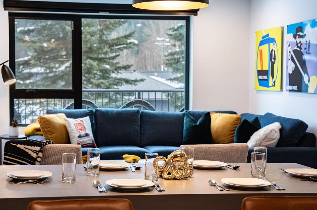 شقة Revel In The Stoke By Revelstoke Vacations المظهر الخارجي الصورة