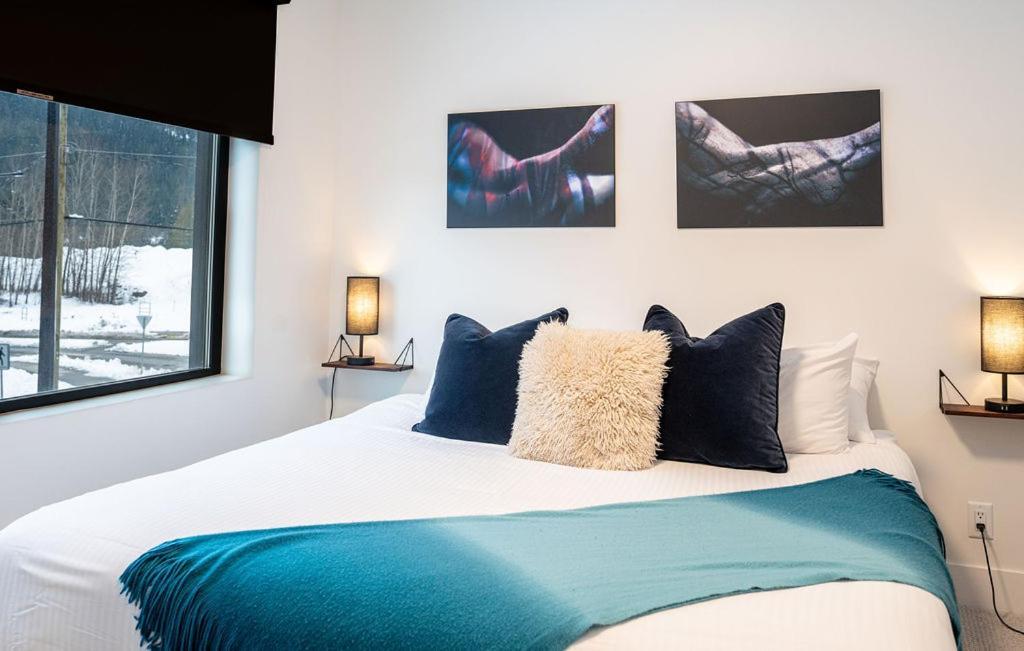 شقة Revel In The Stoke By Revelstoke Vacations المظهر الخارجي الصورة
